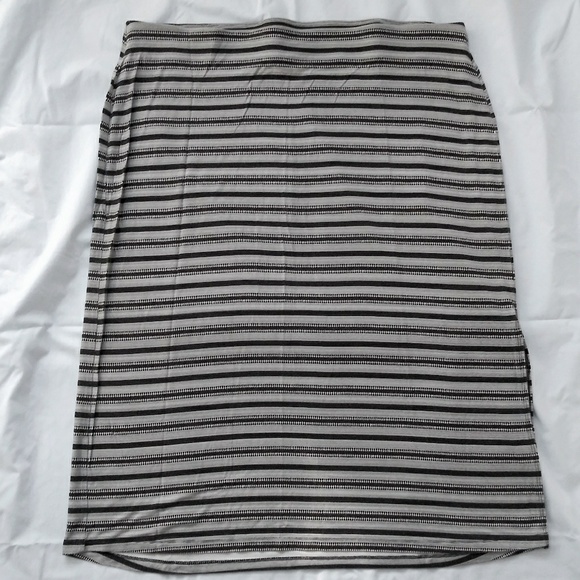 3 Pull On Knit Skirts Plus 2X - Picture 4 of 4